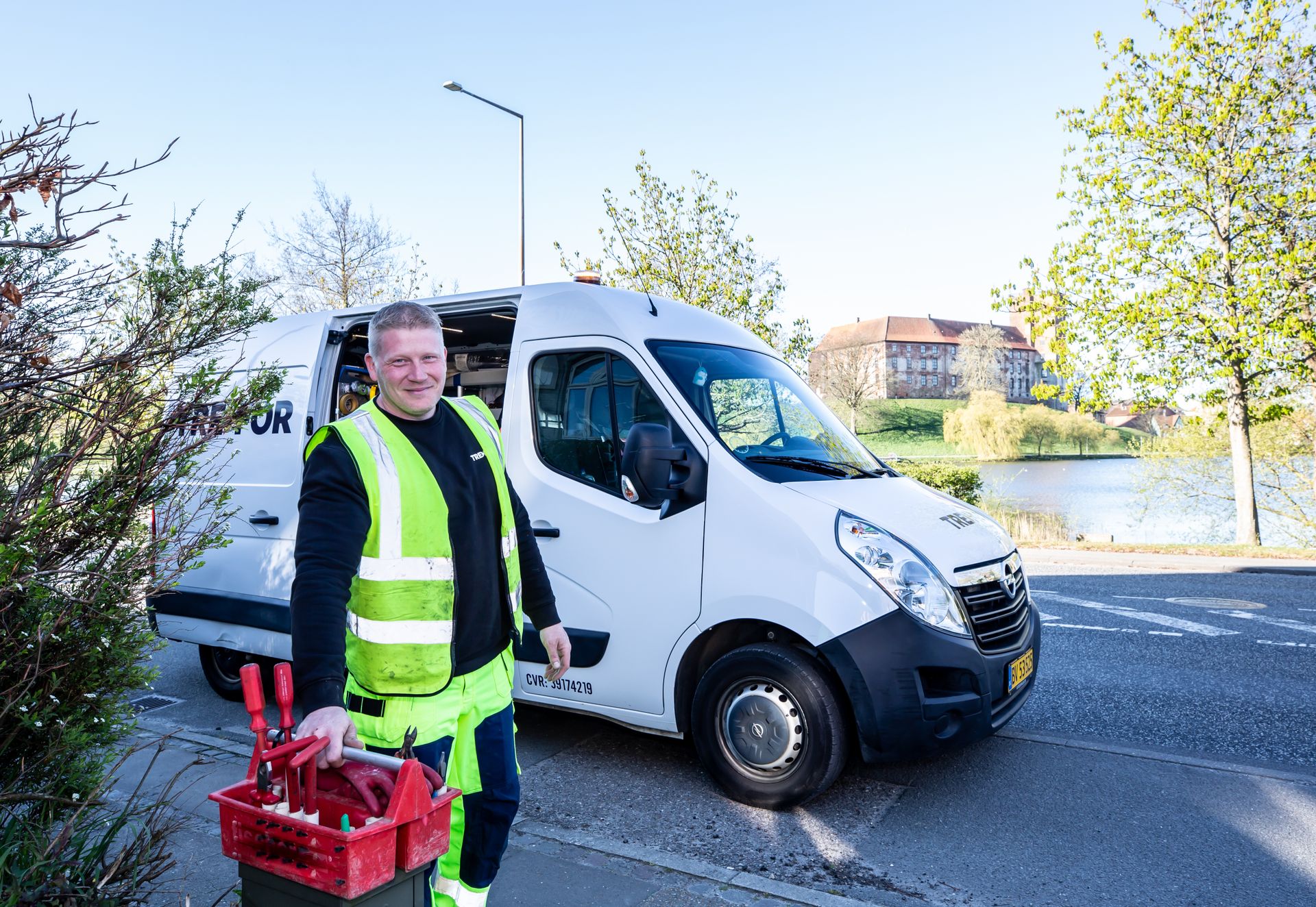 Montör vid servicebil